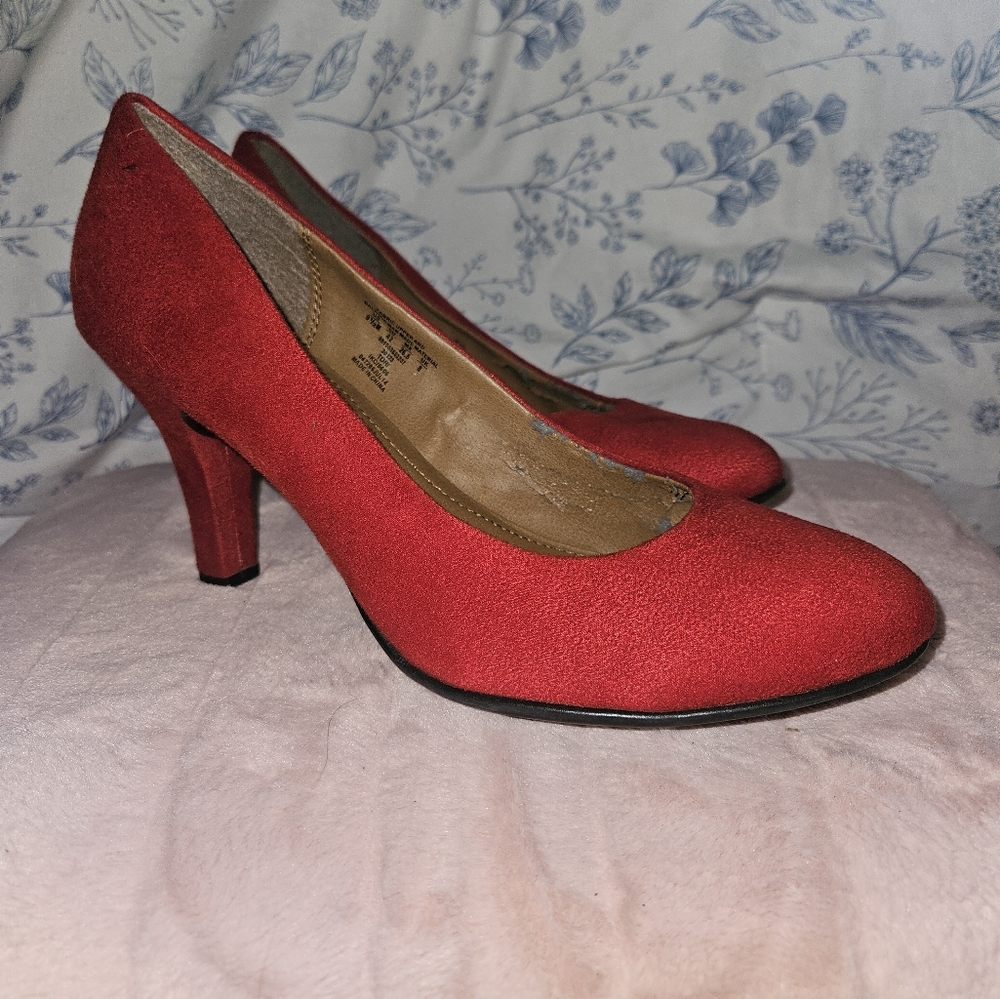 Jaclyn Smith Red Suede Heels